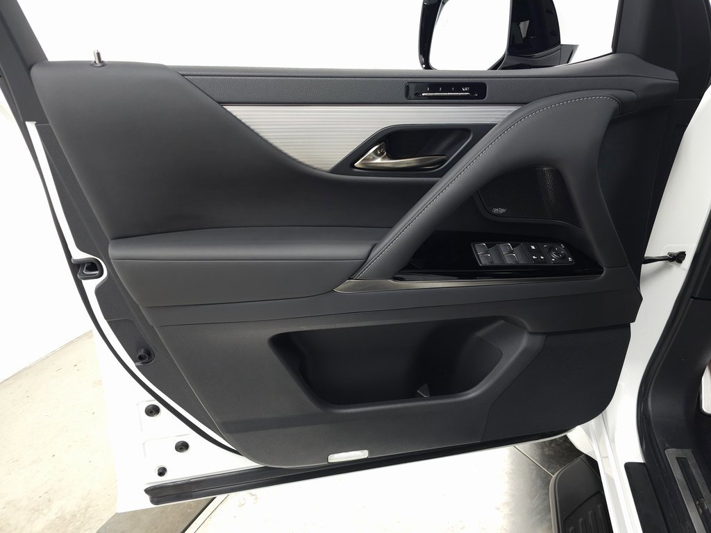 Used 2025 Lexus LX 700h F Sport image 17