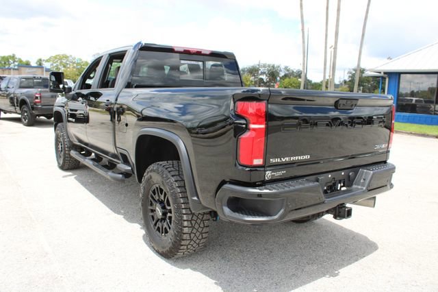 Used 2025 Chevrolet Silverado 2500 ZR2 w/ Technology Package image 8