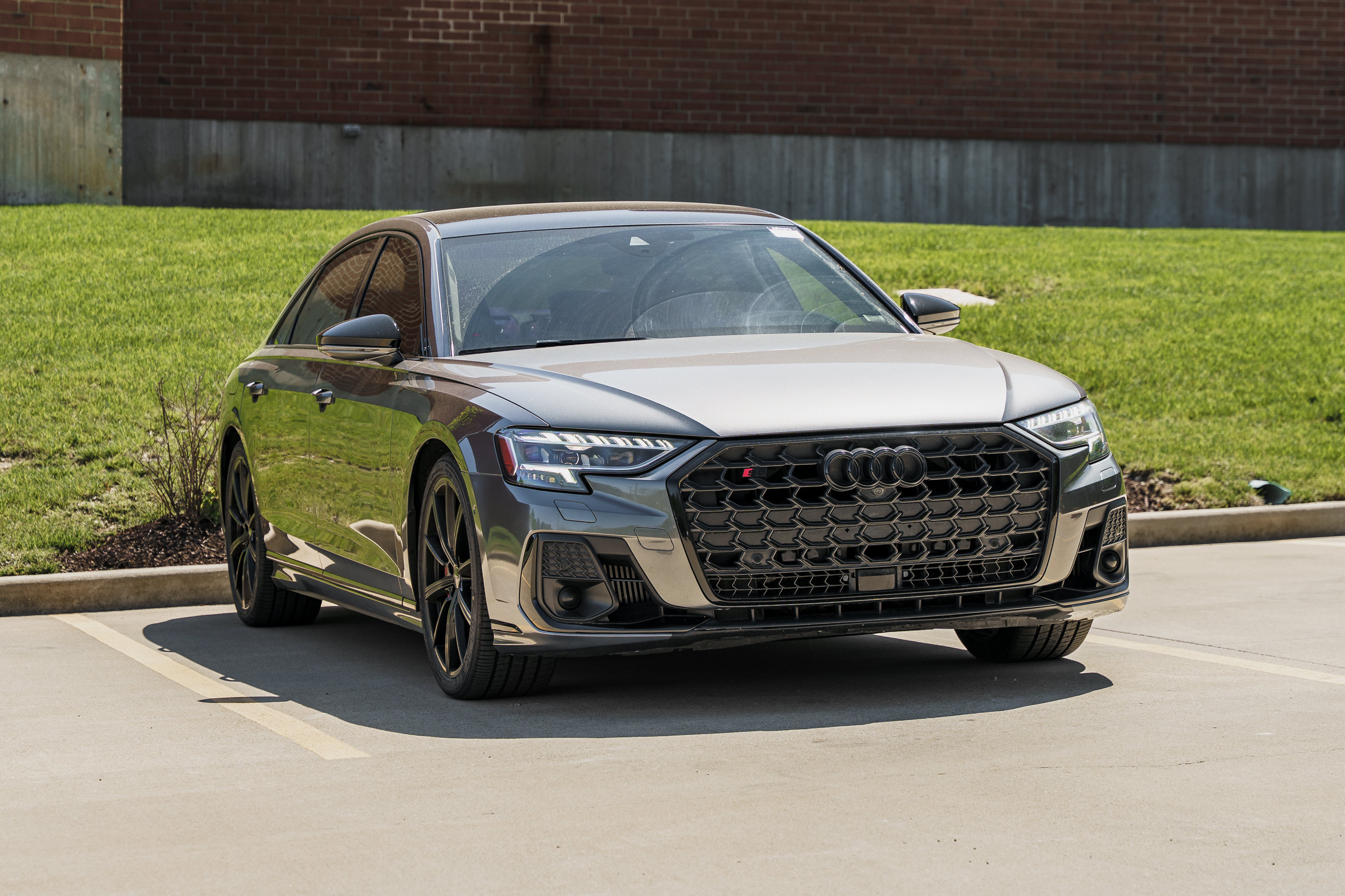 Used 2022 Audi S8 AWD/4WD image 2
