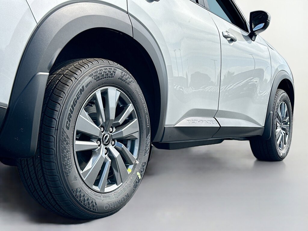 New 2025 Nissan Pathfinder SV image 13