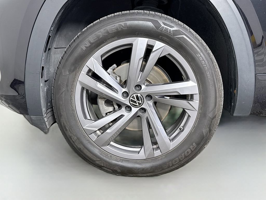 Used 2024 Volkswagen Atlas Cross Sport SEL R-Line image 33