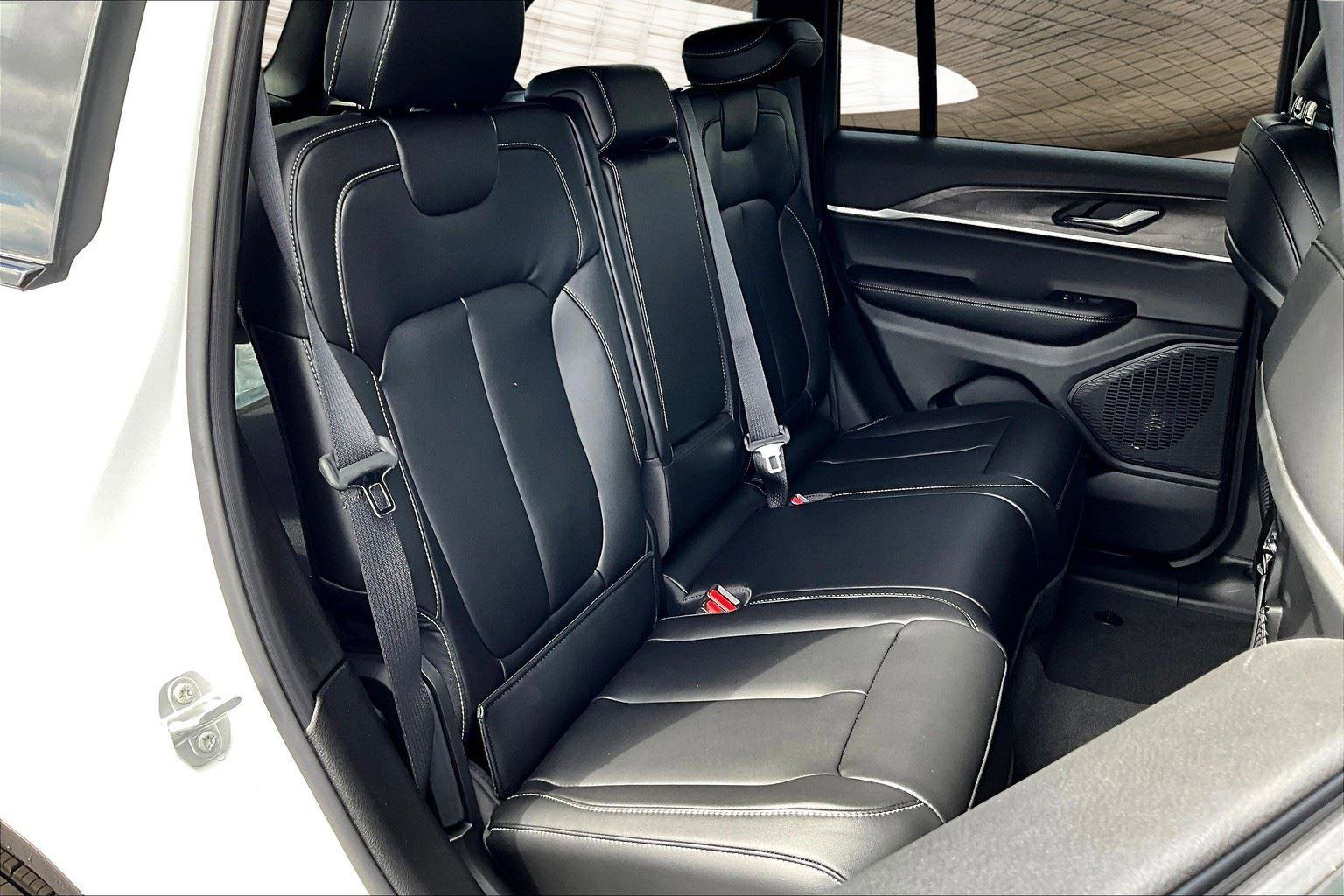 New 2025 Jeep Grand Cherokee Limited w/ Trailer Tow Package image 10