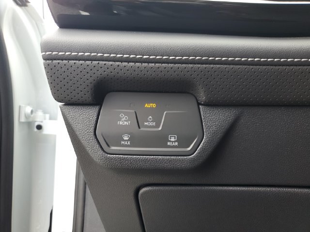 Certified 2025 Volkswagen Atlas Cross Sport SE w/ Panoramic Sunroof Package FWD image 35