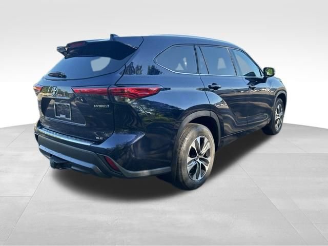 Used 2021 Toyota Highlander XLE AWD/4WD image 6