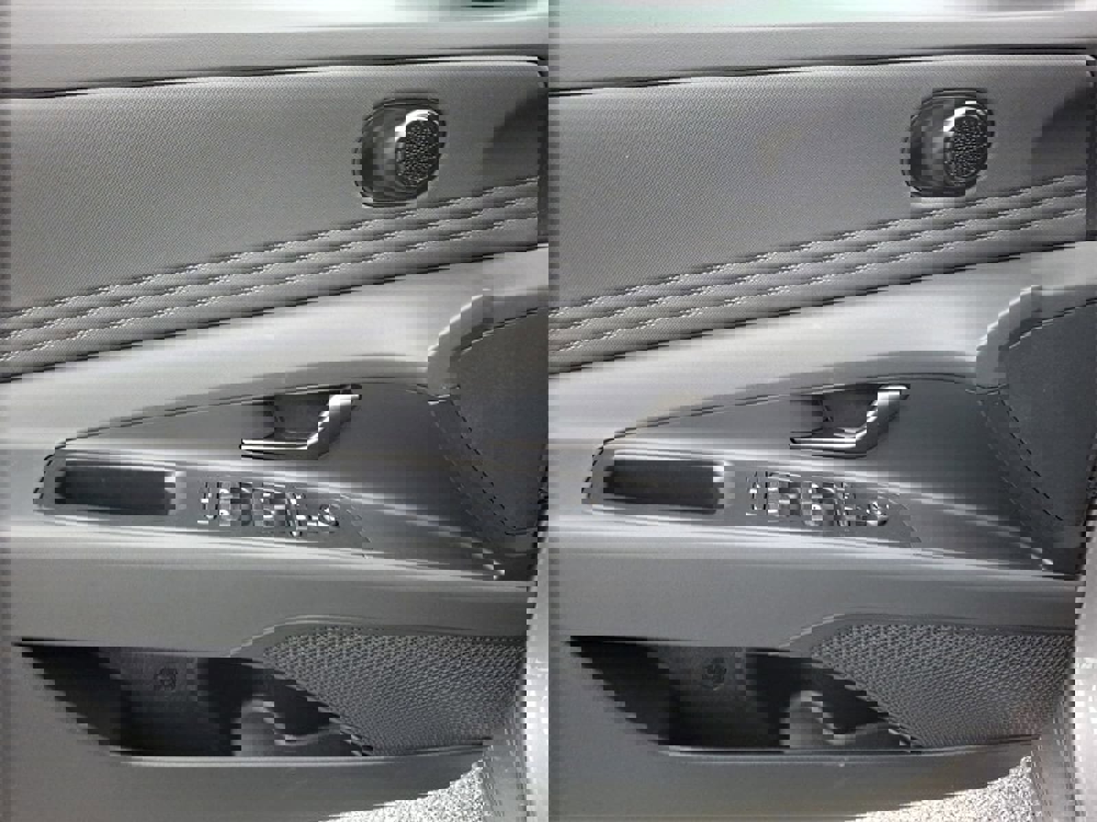 Used 2025 Hyundai Elantra Sport image 9