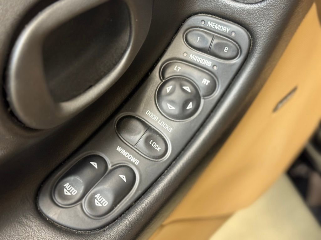 Used 2002 Chevrolet Corvette Convertible w/ Preferred Equipment Group2 RWD image 9