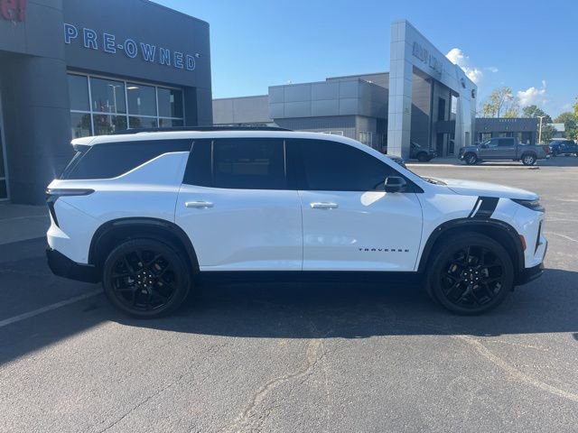 Used 2024 Chevrolet Traverse RS image 3