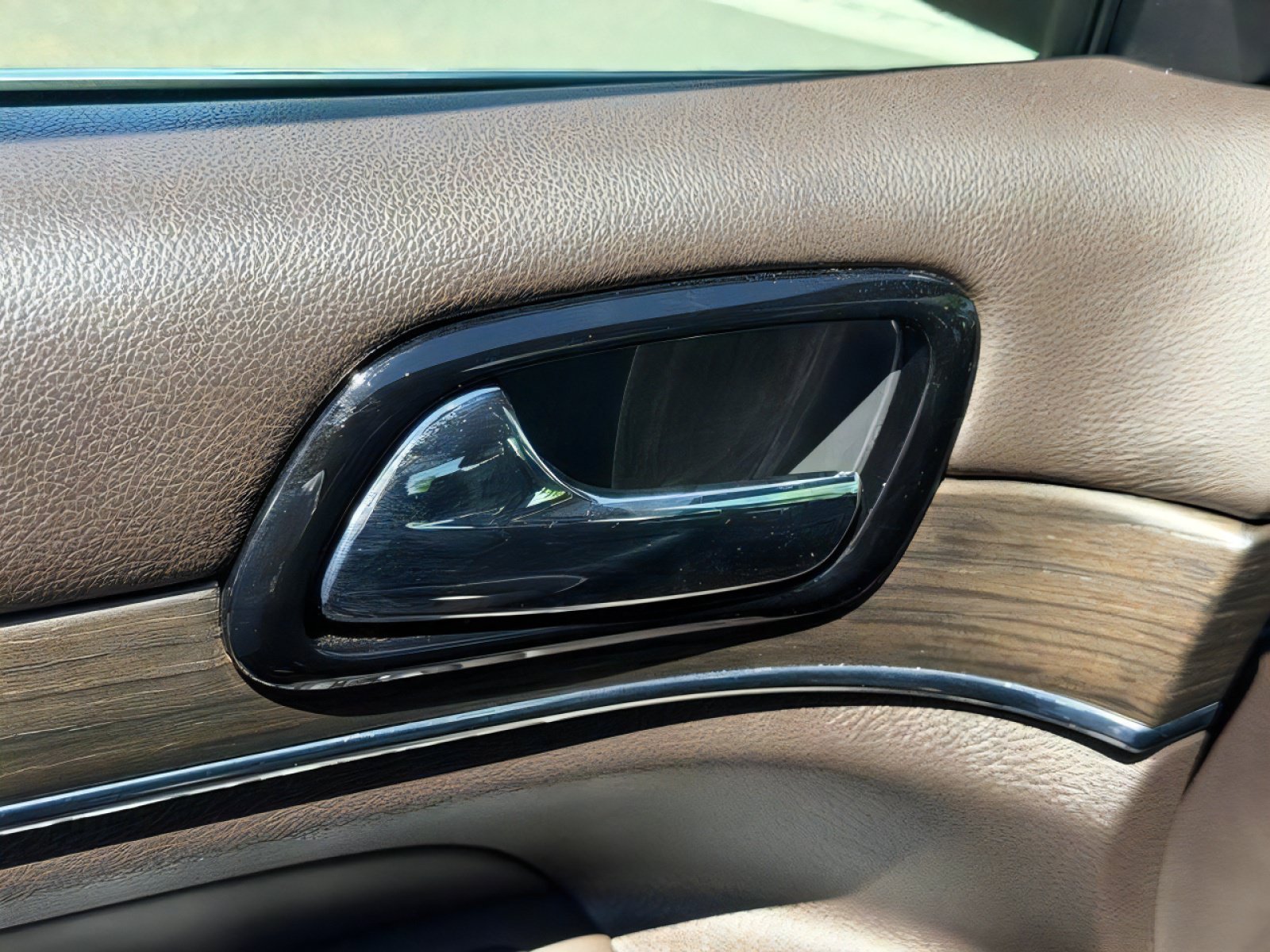 Used 2019 Jeep Grand Cherokee Overland AWD/4WD image 19