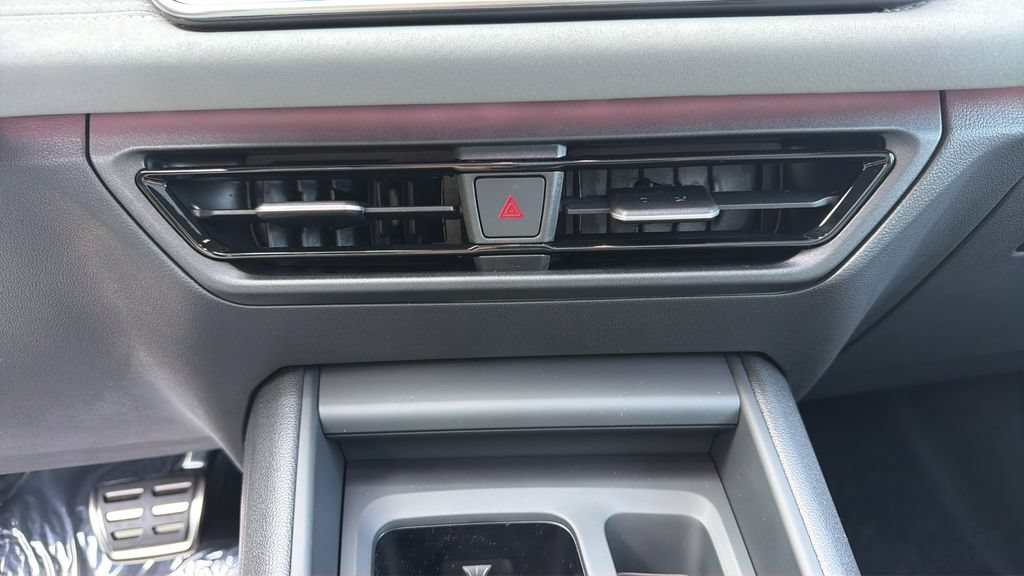 New 2026 Volkswagen Tiguan SE R-Line FWD image 18