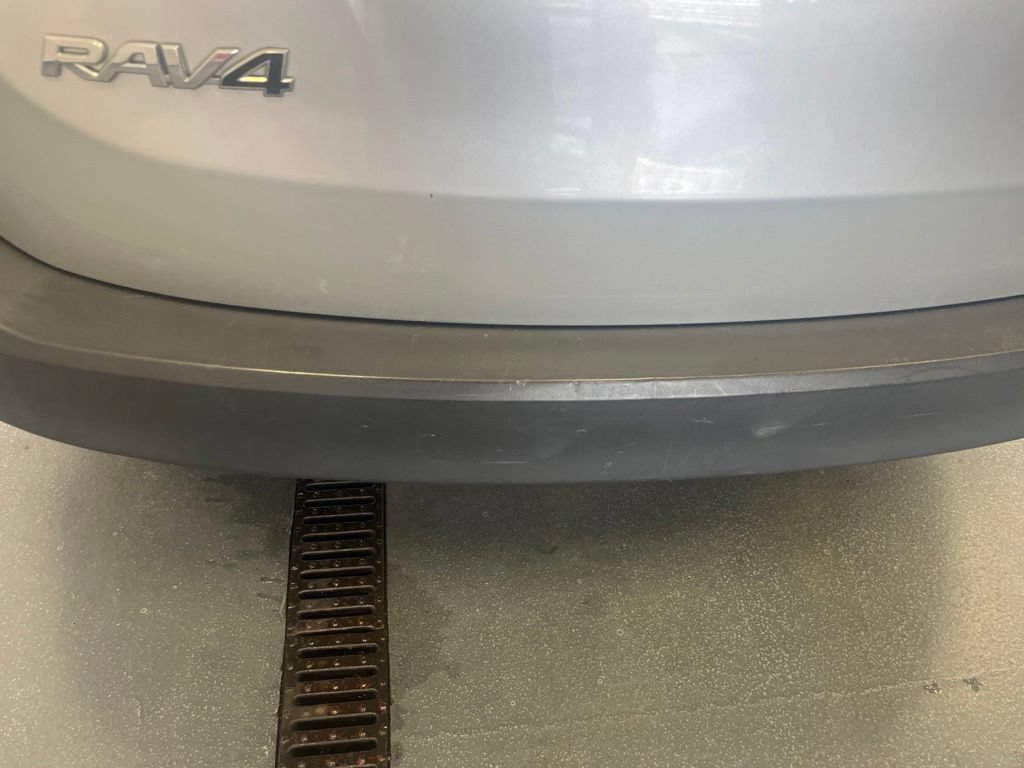 Used 2015 Toyota RAV4 LE AWD/4WD image 9