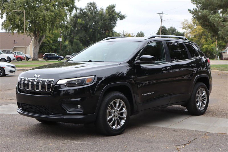 Used 2019 Jeep Cherokee Latitude Plus w/ Cold Weather Group AWD/4WD image 2