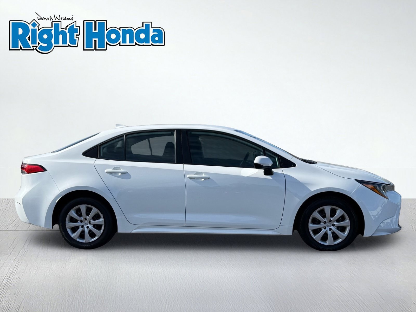 Used 2025 Toyota Corolla LE FWD image 9