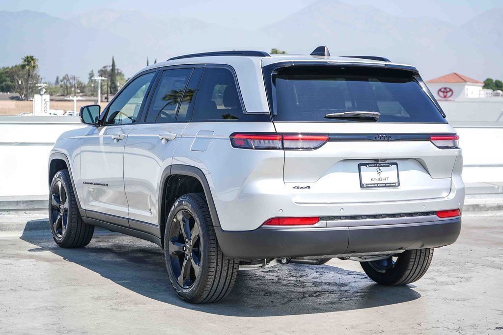 New 2026 Jeep Grand Cherokee Limited w/ Limited Altitude Package AWD/4WD image 9