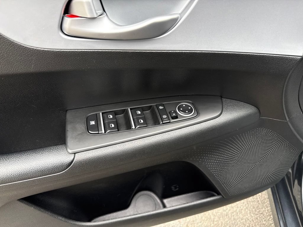 Used 2023 Kia Forte LXS FWD image 8