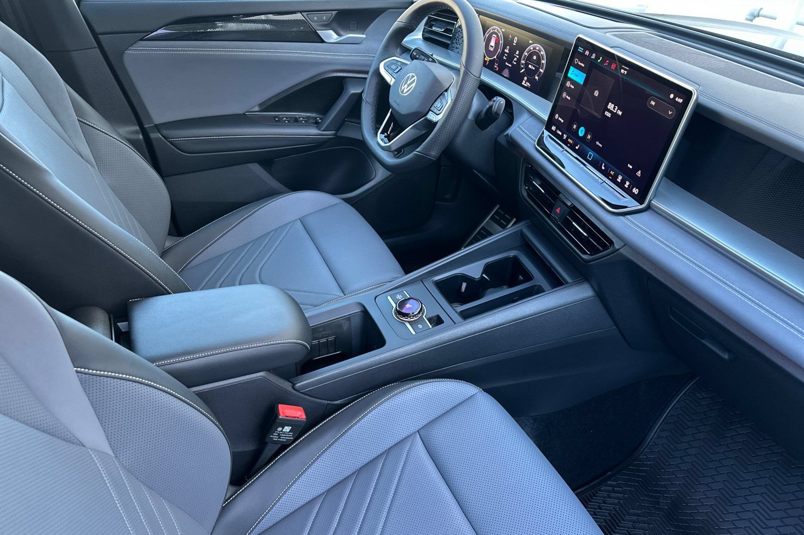 New 2026 Volkswagen Tiguan SE R-Line FWD image 14