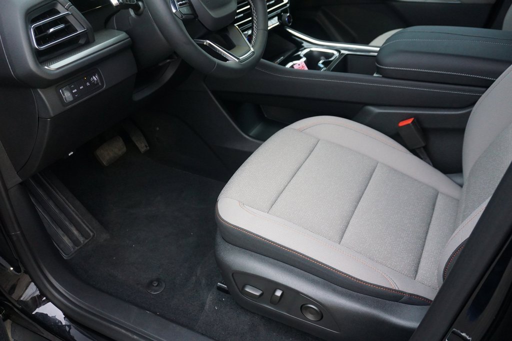 Used 2025 Chevrolet Traverse LT w/ LPO, Floor Liner Package image 25