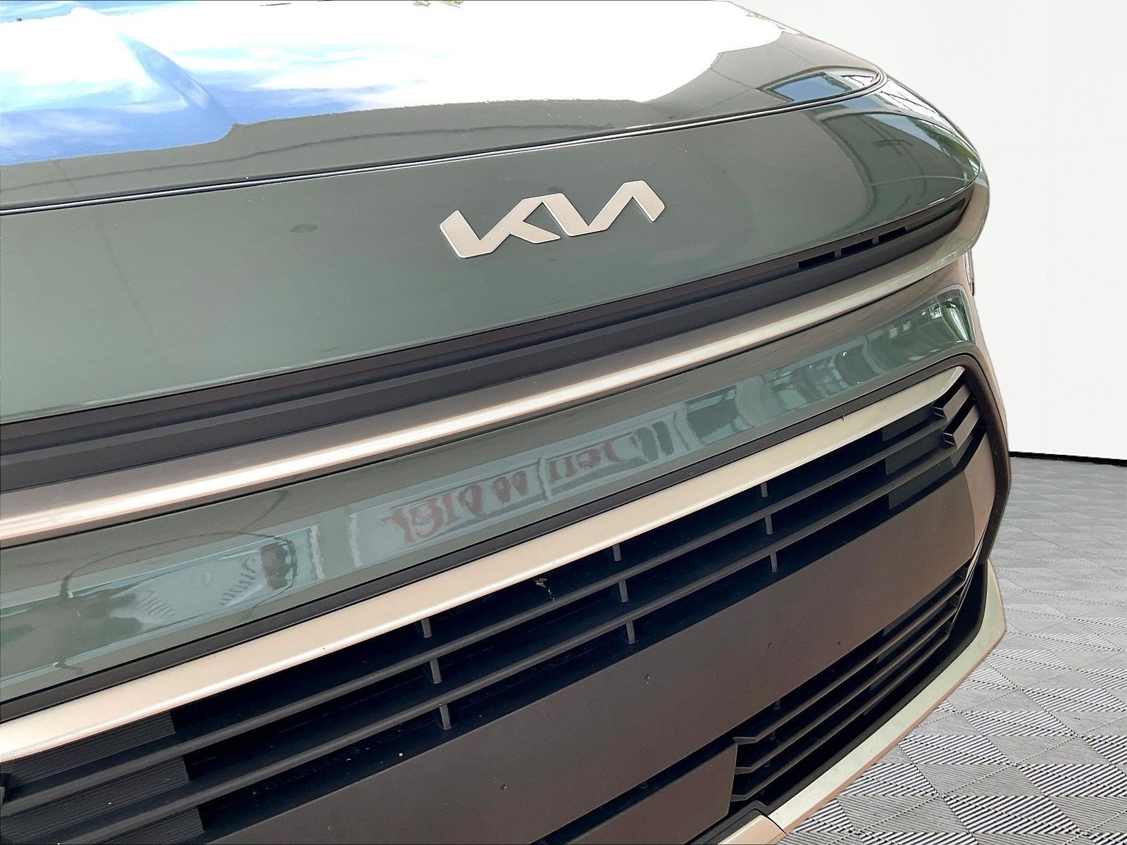 Used 2024 Kia Niro EX FWD image 30