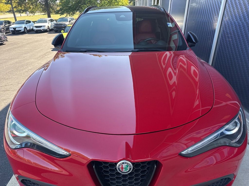 Used 2022 Alfa Romeo Stelvio Veloce image 8