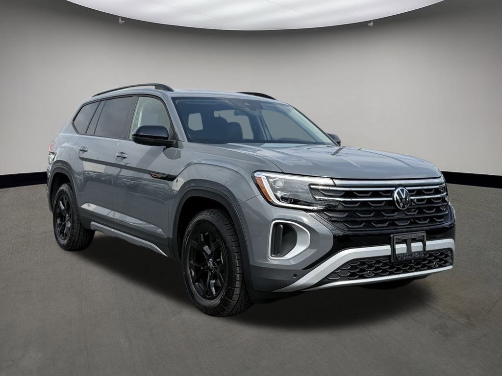New 2025 Volkswagen Atlas Peak Edition SE image 1