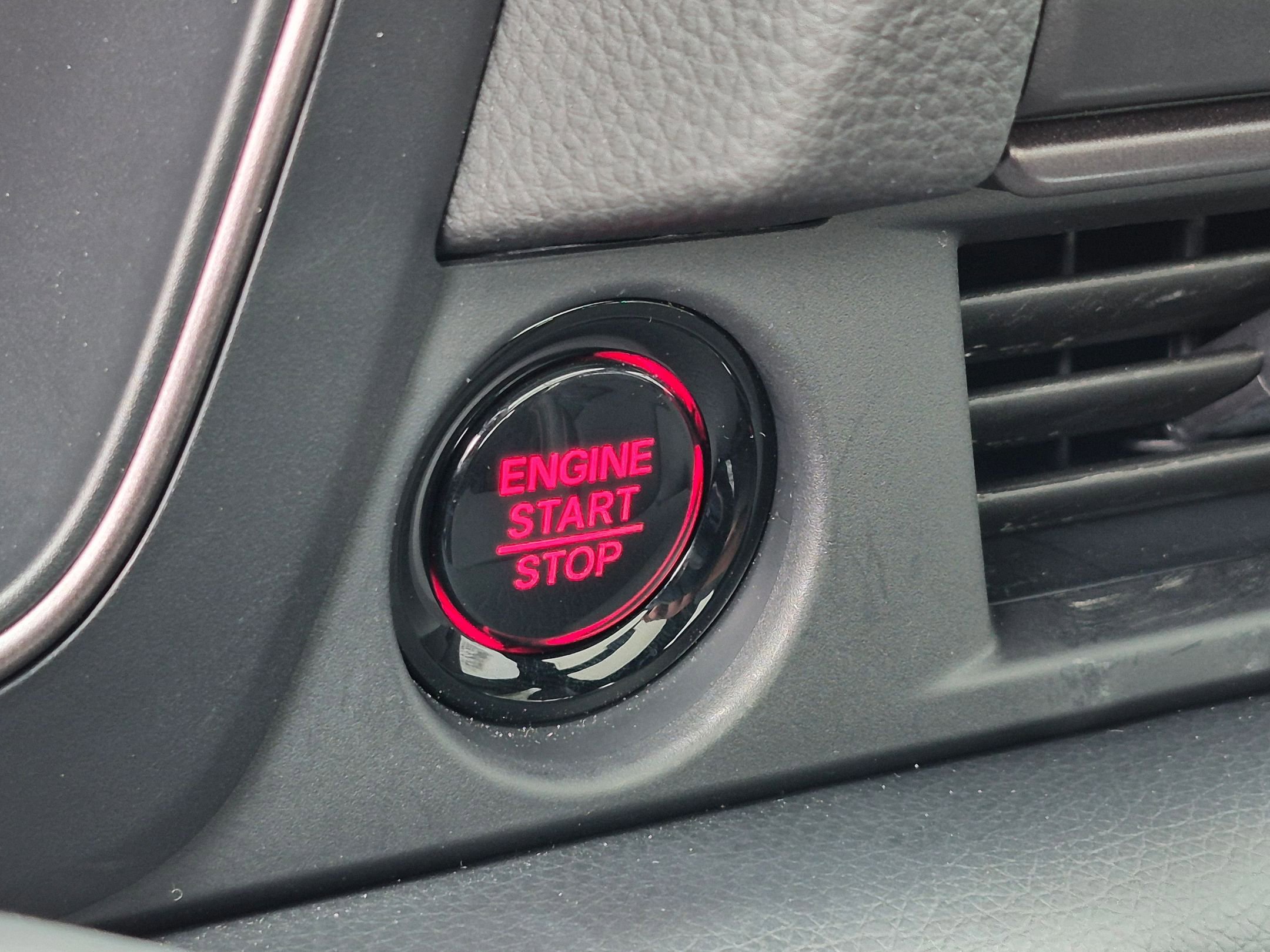 Certified 2025 Honda Pilot TrailSport image 17