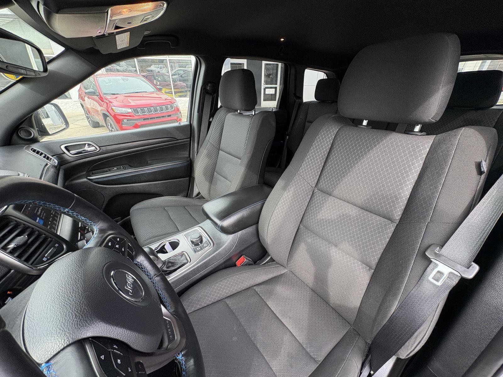 Used 2019 Jeep Grand Cherokee Laredo image 9