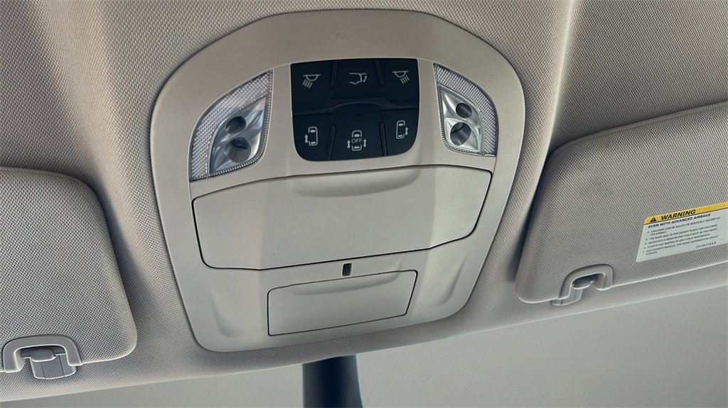 Used 2023 Chrysler Voyager LX image 29
