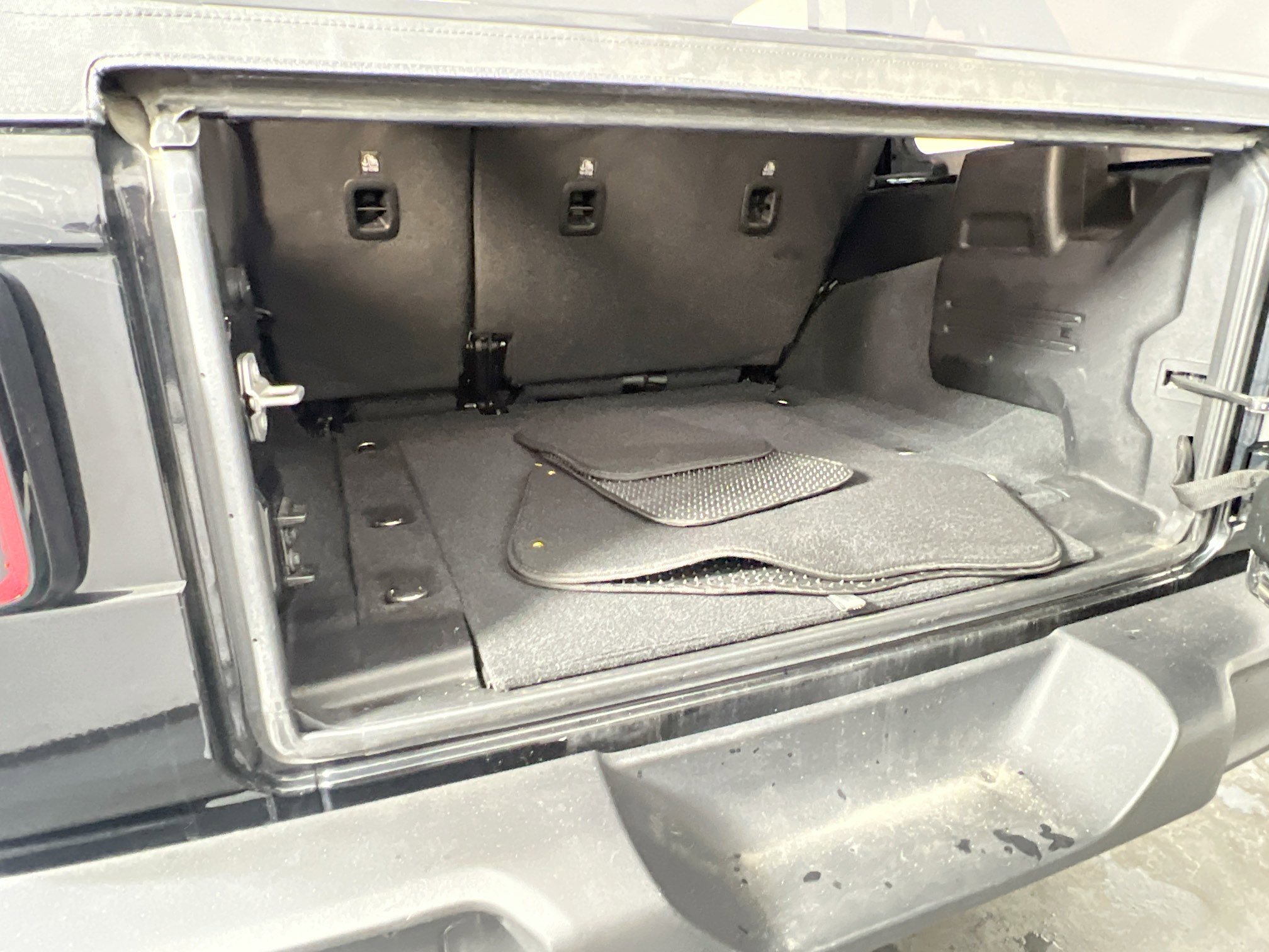 Used 2022 Jeep Wrangler Sport S image 24