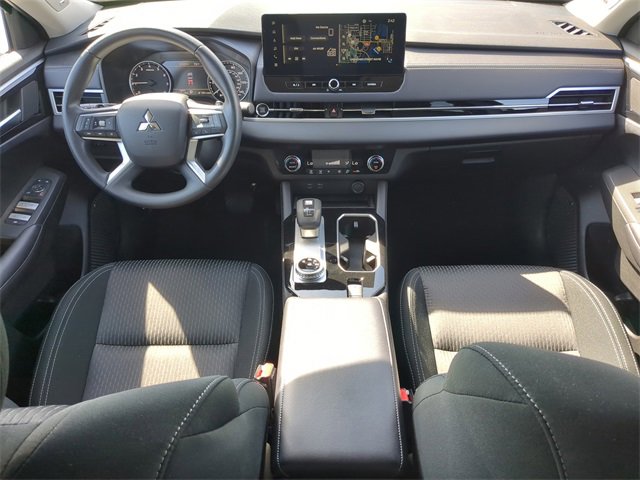 New 2025 Mitsubishi Outlander ES image 14