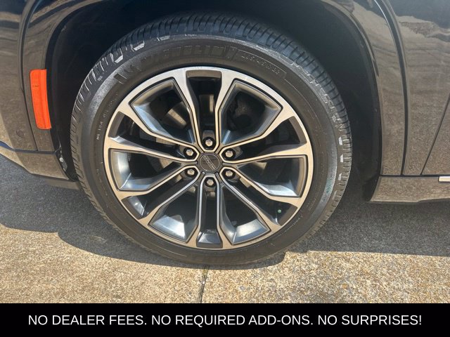Used 2023 Jeep Grand Wagoneer Series III AWD/4WD image 6