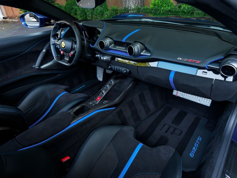Used 2022 Ferrari 812 GTS RWD image 15