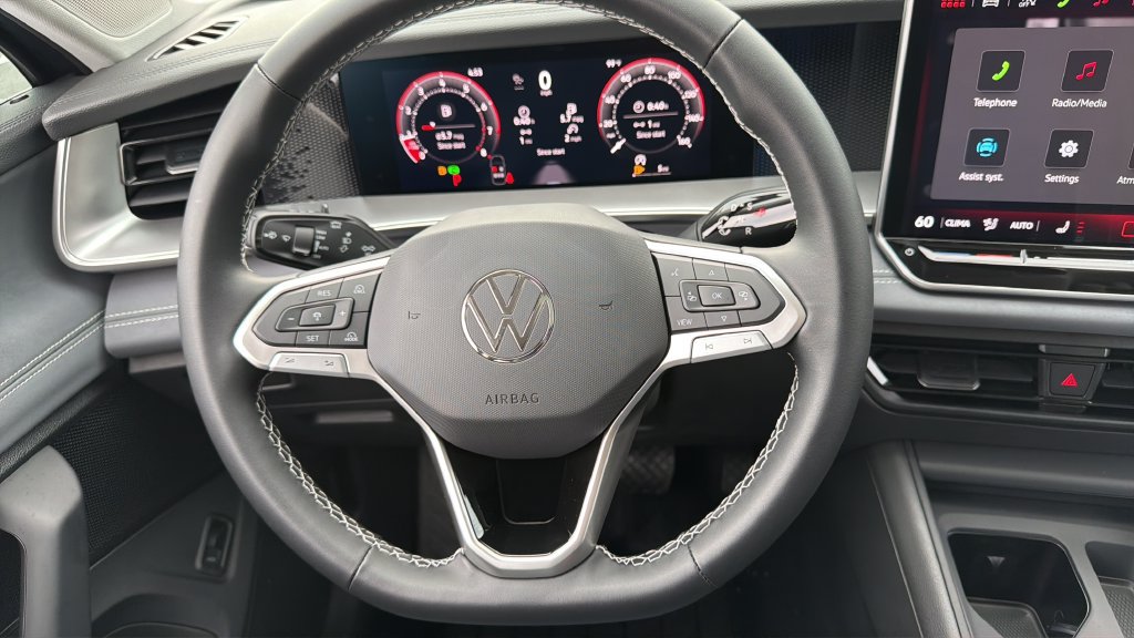 New 2026 Volkswagen Tiguan SE FWD image 12