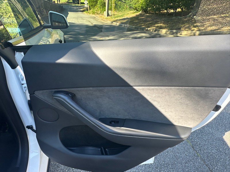 Used 2025 Tesla Model Y Long Range image 61
