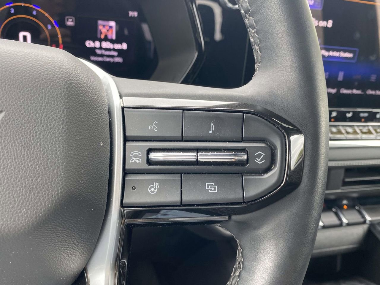 Used 2024 Chevrolet Colorado LT w/ LT Convenience Package III image 20