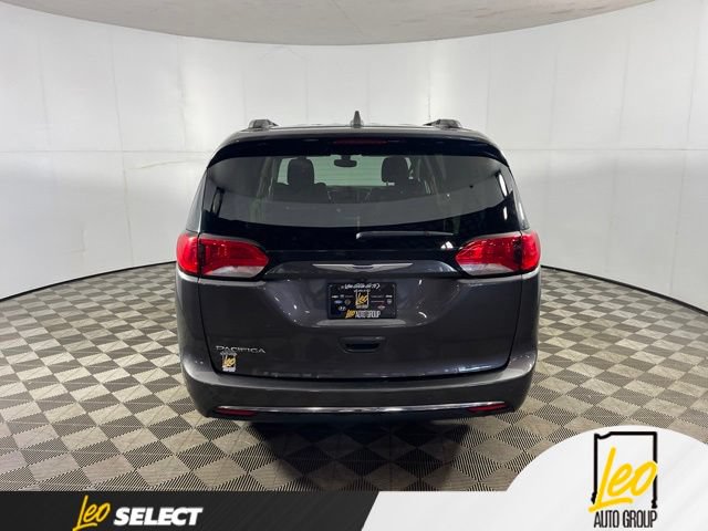 Used 2018 Chrysler Pacifica Touring-L Plus w/ Tire & Wheel Group FWD image 6