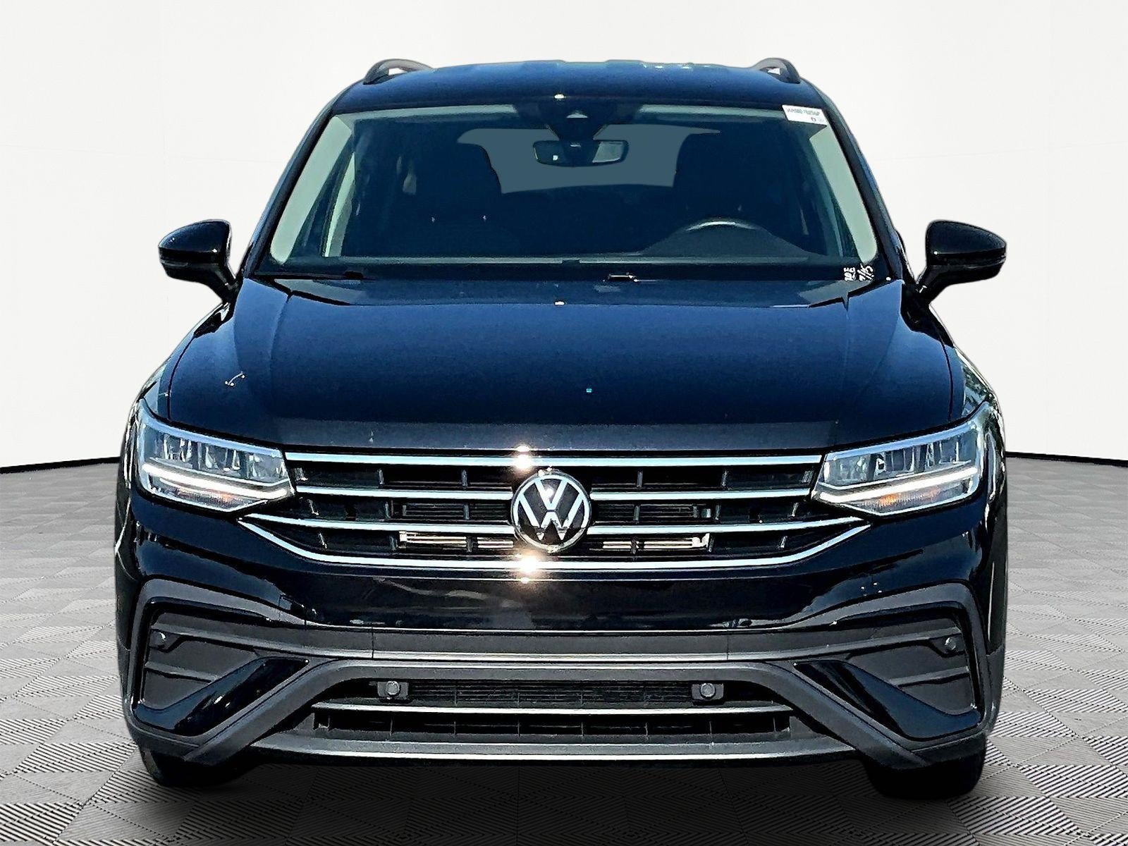 Used 2024 Volkswagen Tiguan S FWD image 2