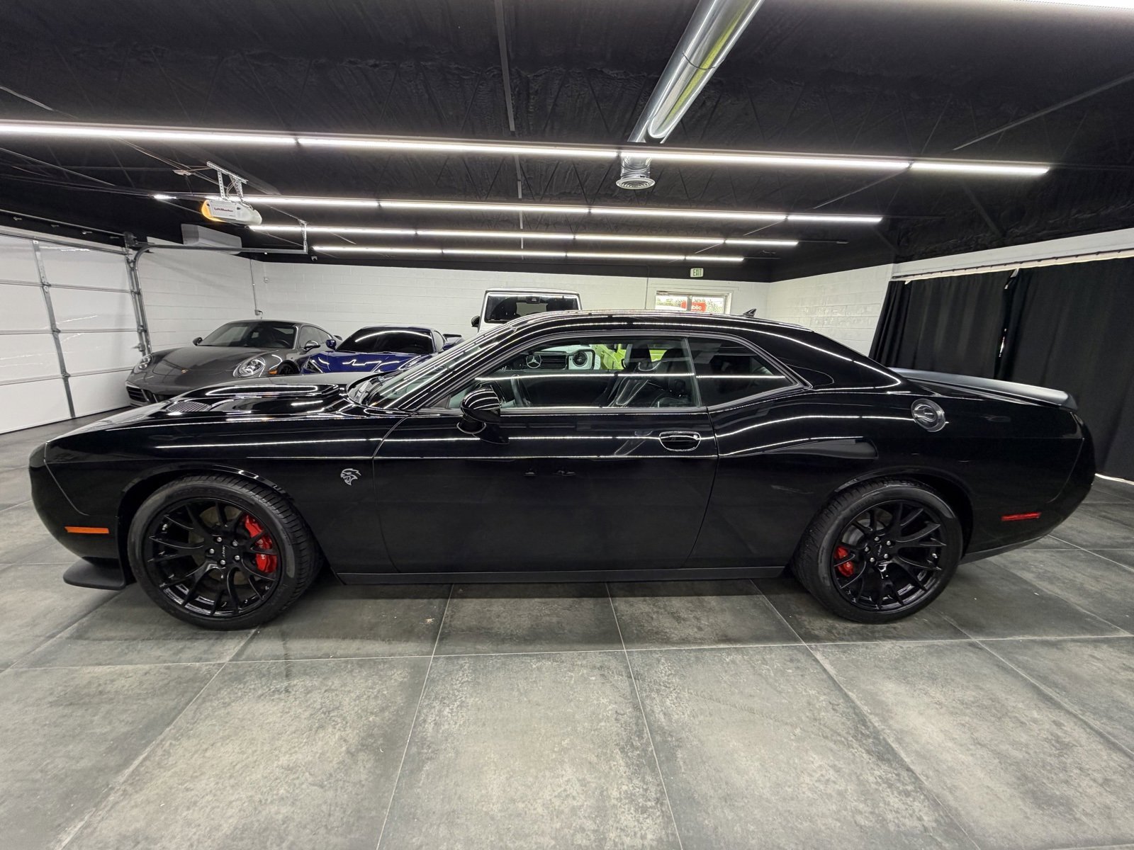 Used 2015 Dodge Challenger SRT Hellcat image 3