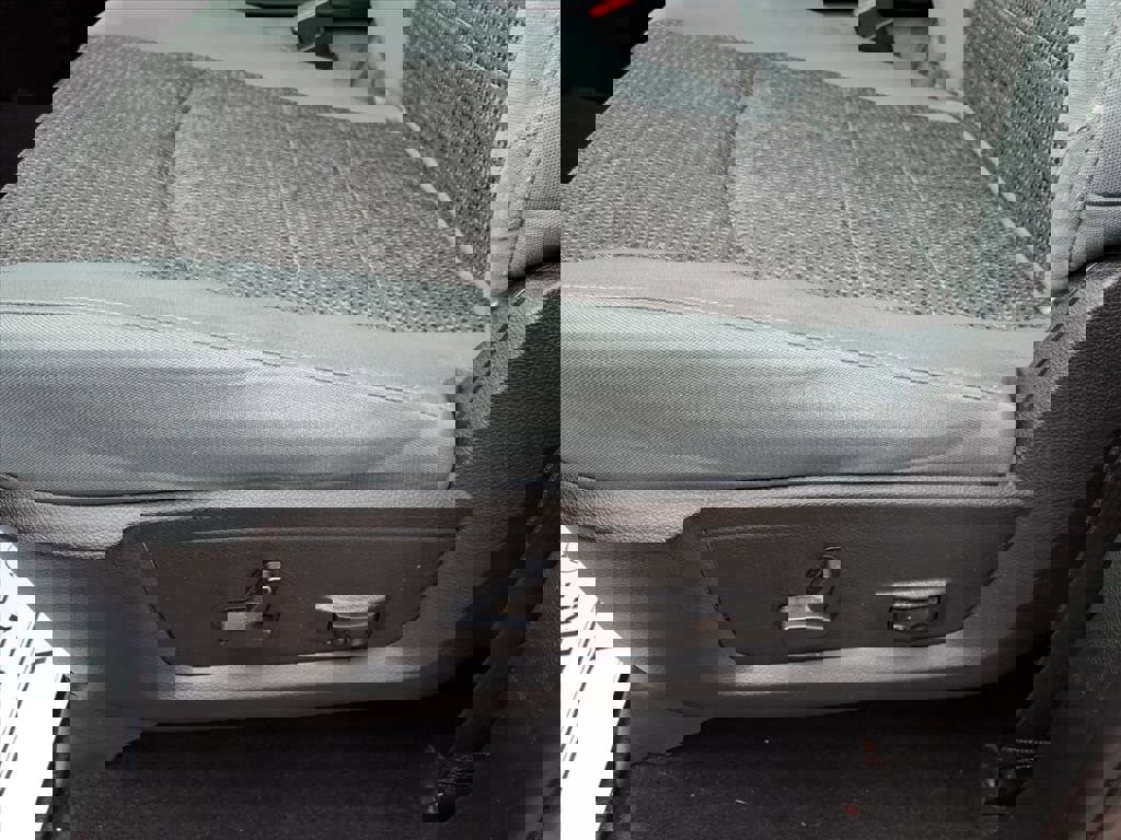 Used 2019 RAM 1500 Classic SLT w/ Luxury Group image 16