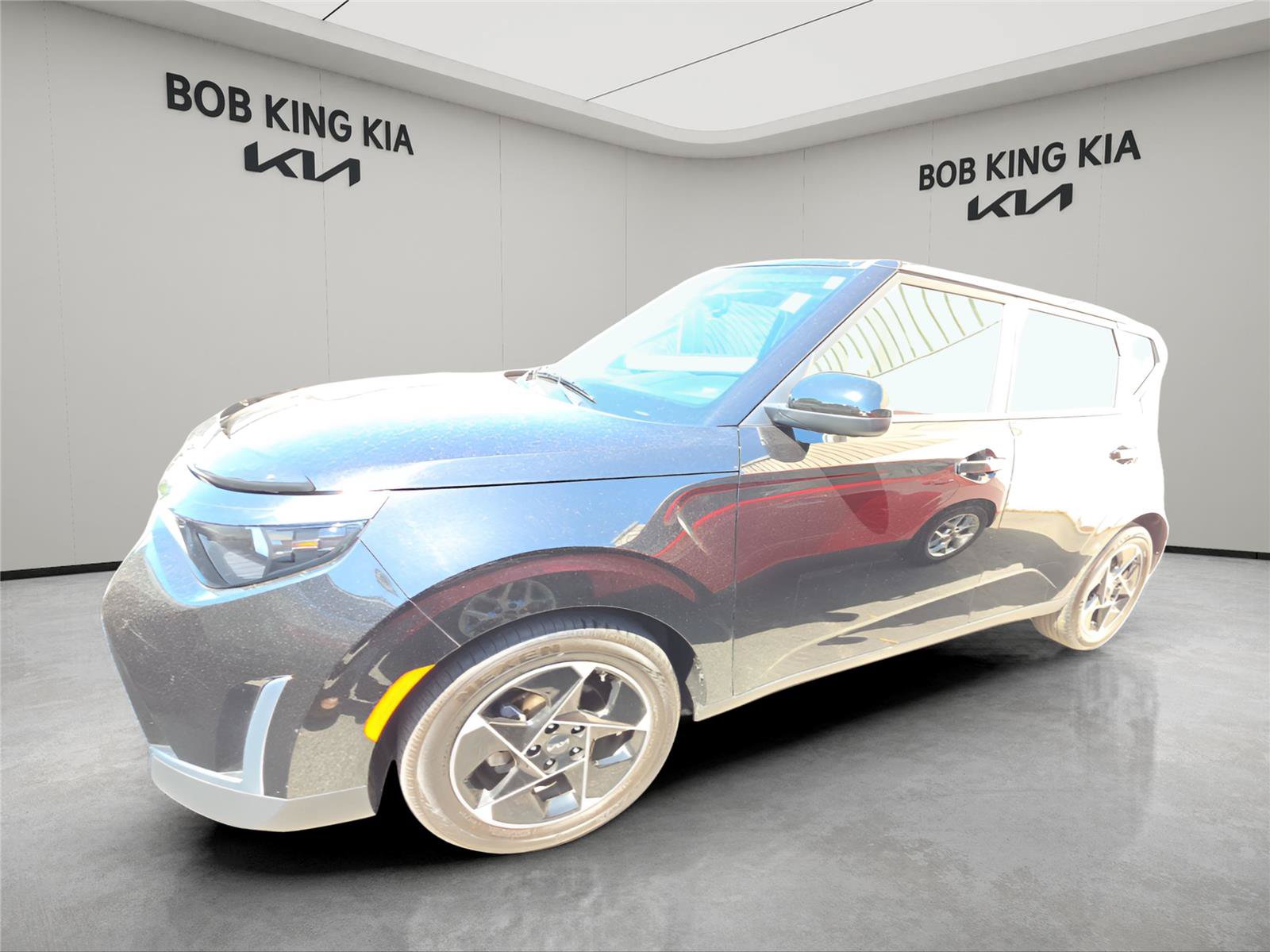 Used 2024 Kia Soul EX FWD image 2