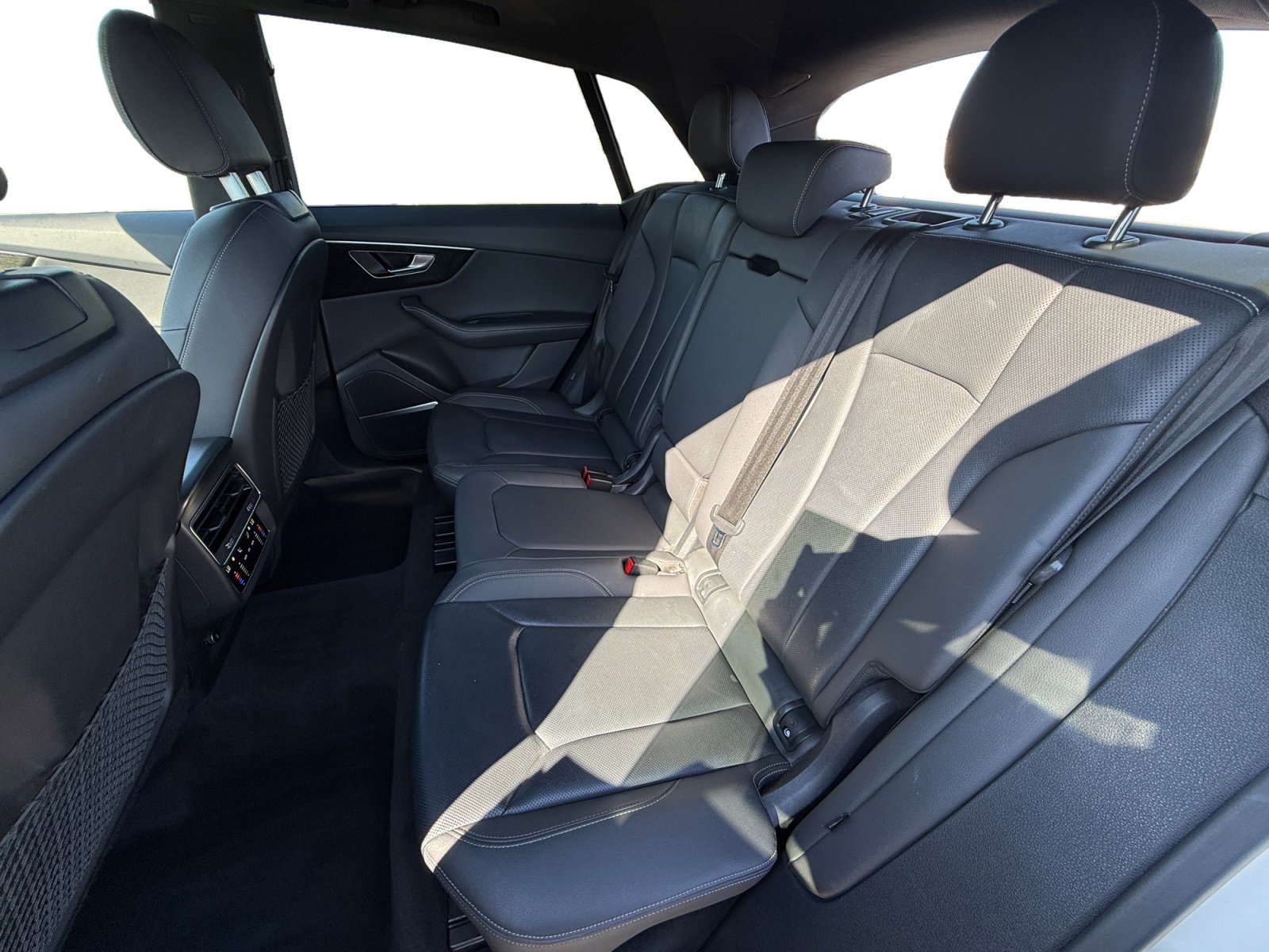Used 2023 Audi Q8 Premium Plus w/ Premium Plus Package image 16
