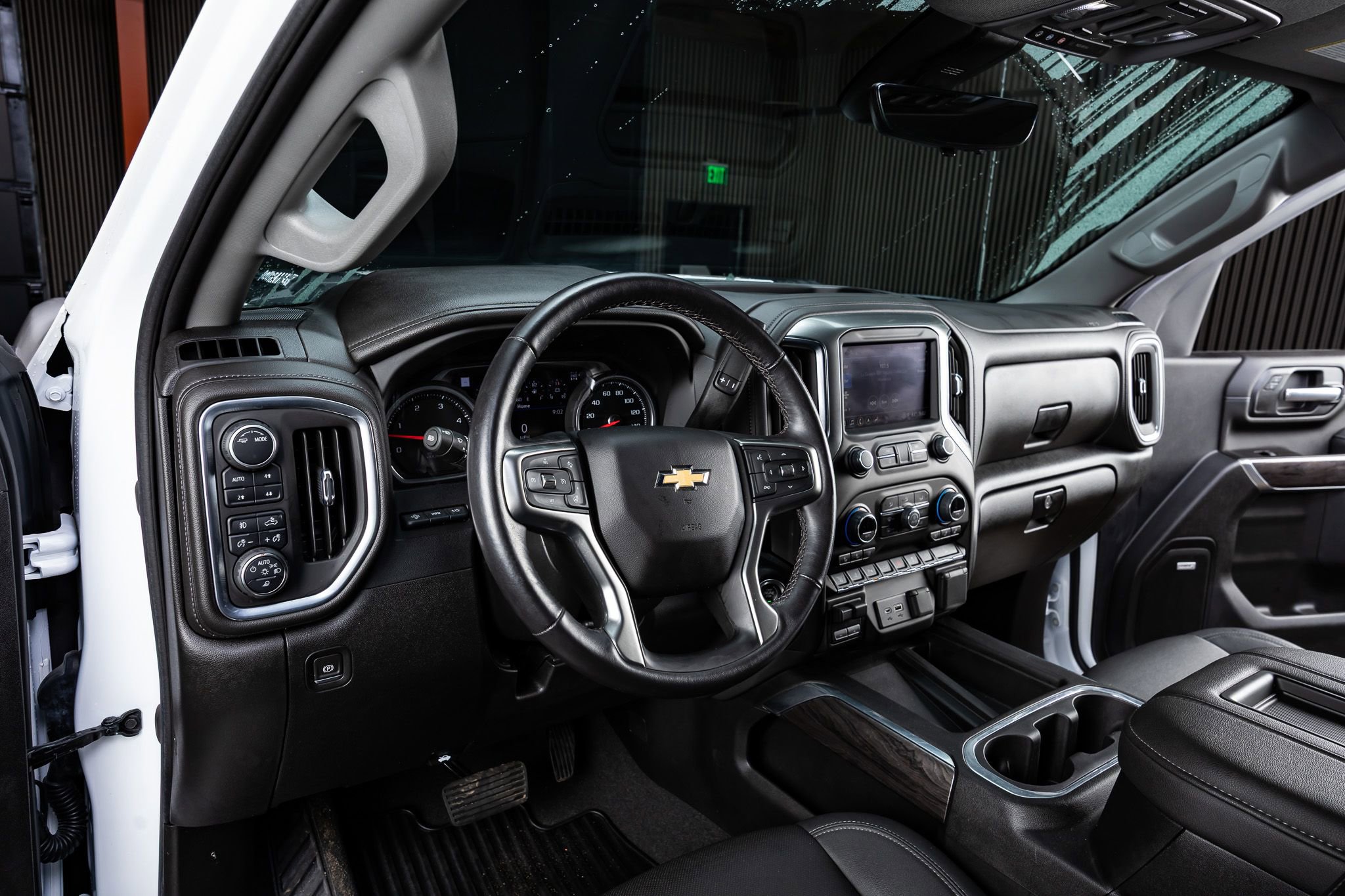 Used 2022 Chevrolet Silverado 2500 LTZ w/ LTZ Plus Package image 17