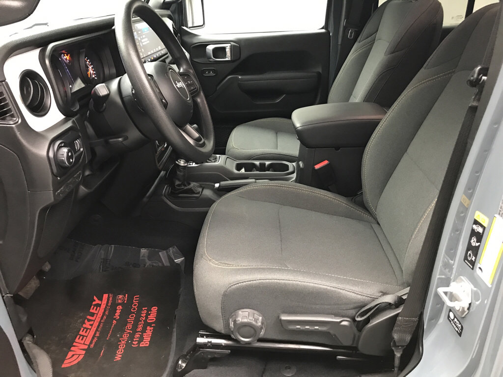 Used 2024 Jeep Gladiator Sport AWD/4WD image 9