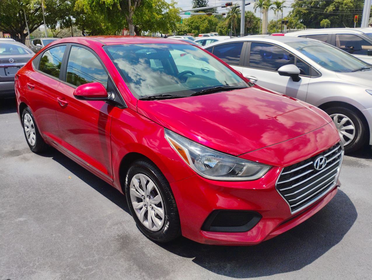 Used 2021 Hyundai Accent SE FWD image 2