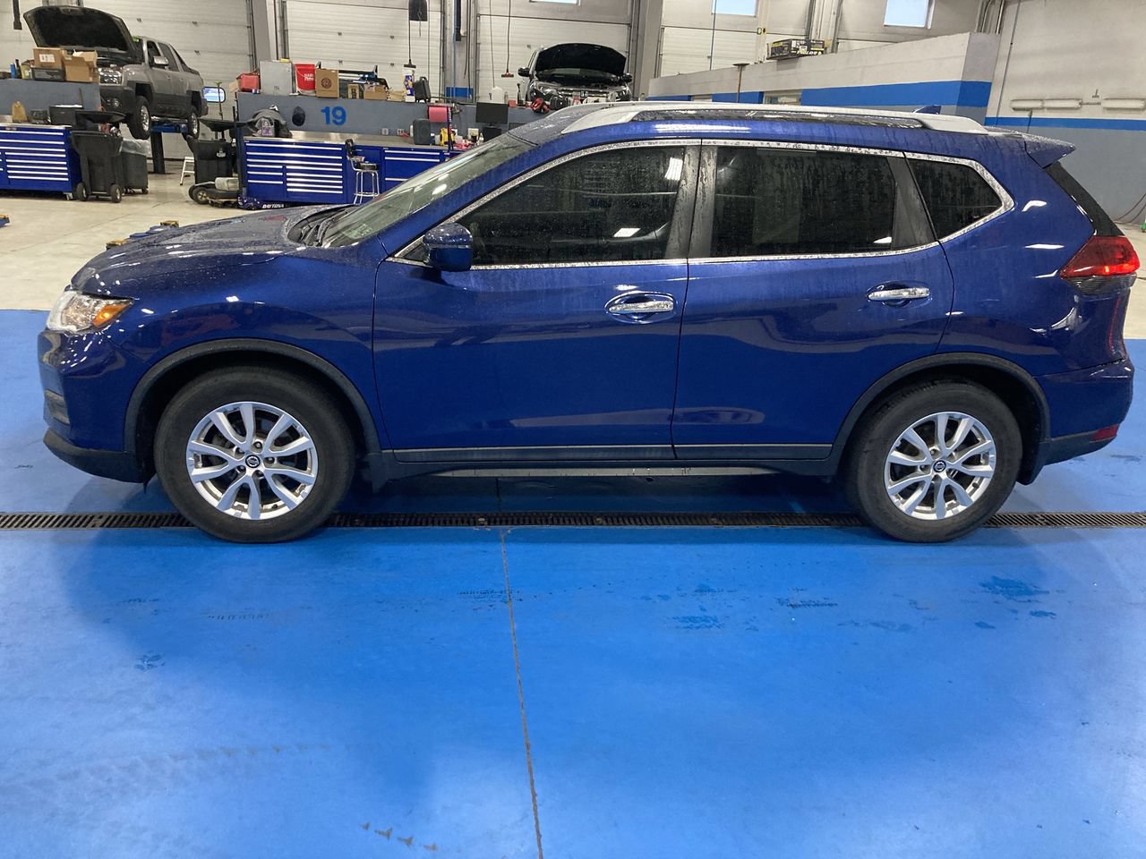 Used 2019 Nissan Rogue S w/ Special Edition Package FWD image 4