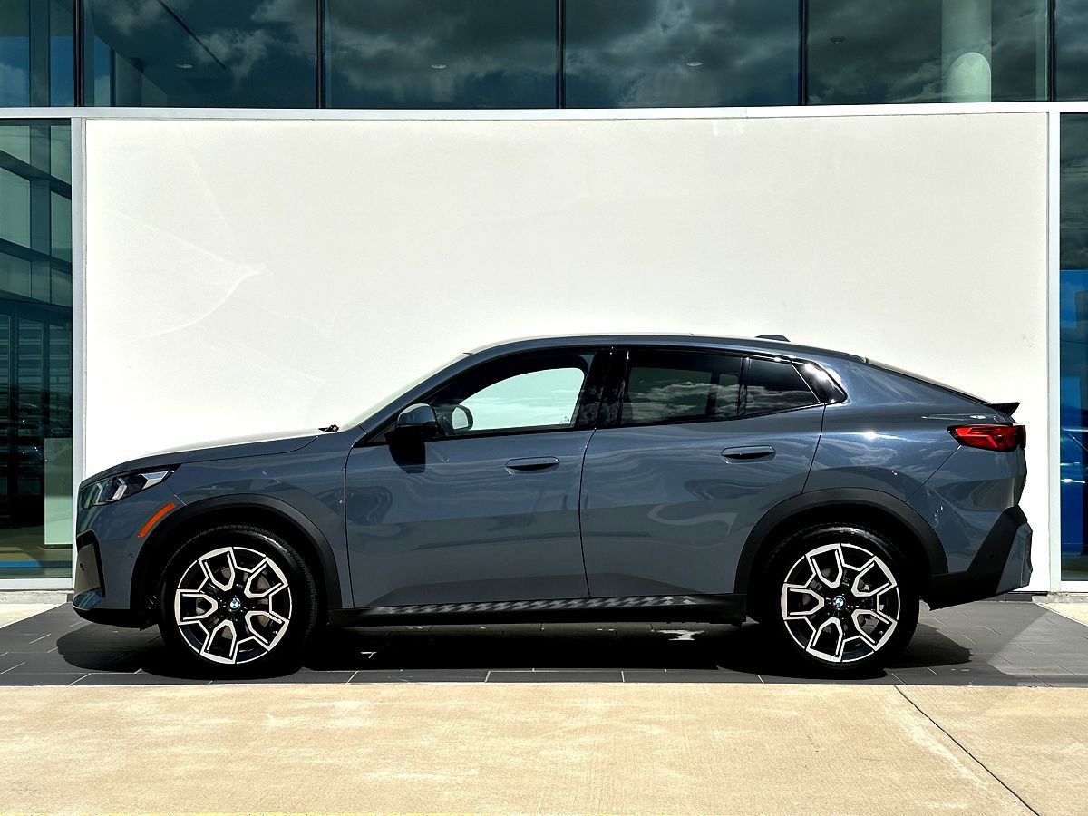 Certified 2025 BMW X2 xDrive28i image 8