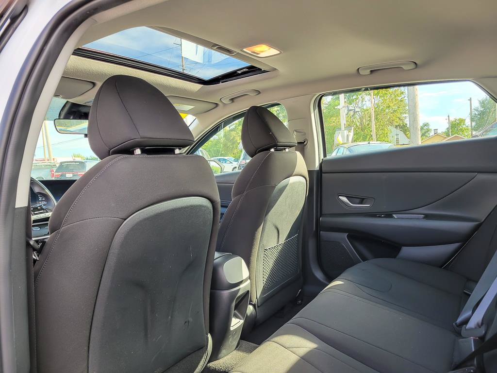 Used 2025 Hyundai Elantra SEL FWD image 13