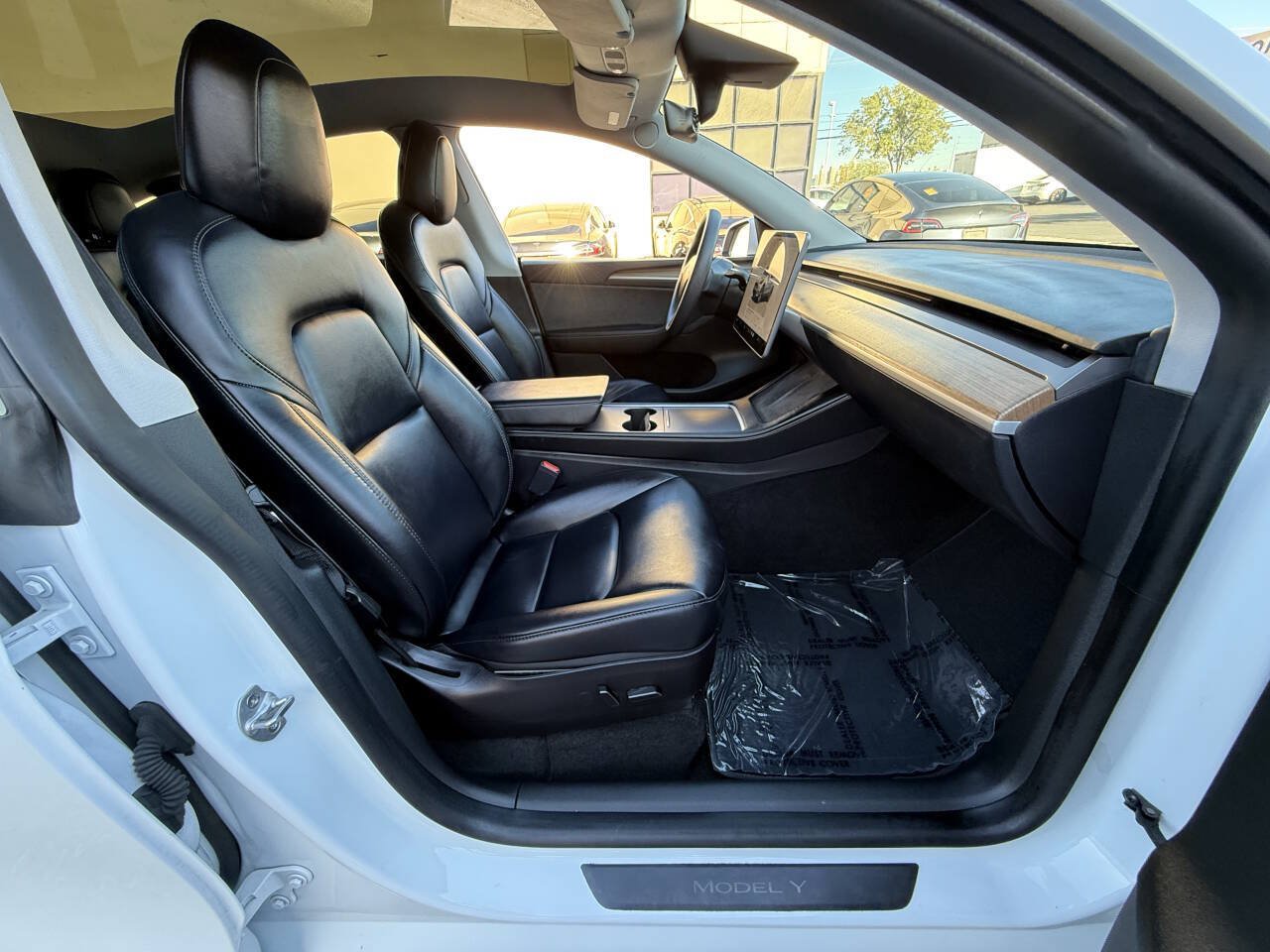 Used 2022 Tesla Model Y Long Range AWD/4WD image 31