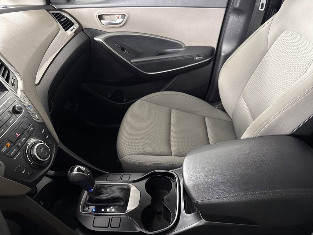 Used 2019 Hyundai Santa Fe XL SE image 17
