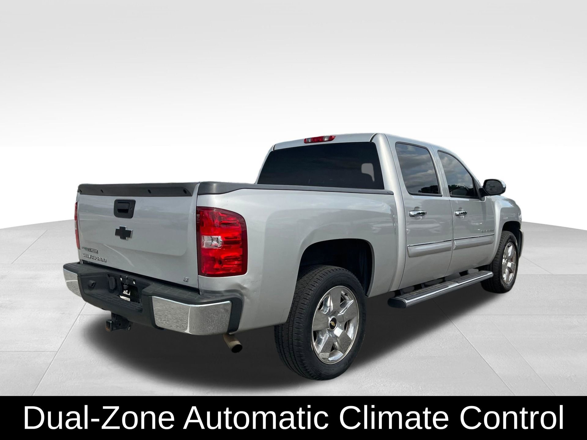 Used 2010 Chevrolet Silverado 1500 LT w/ Regional Value Package image 5