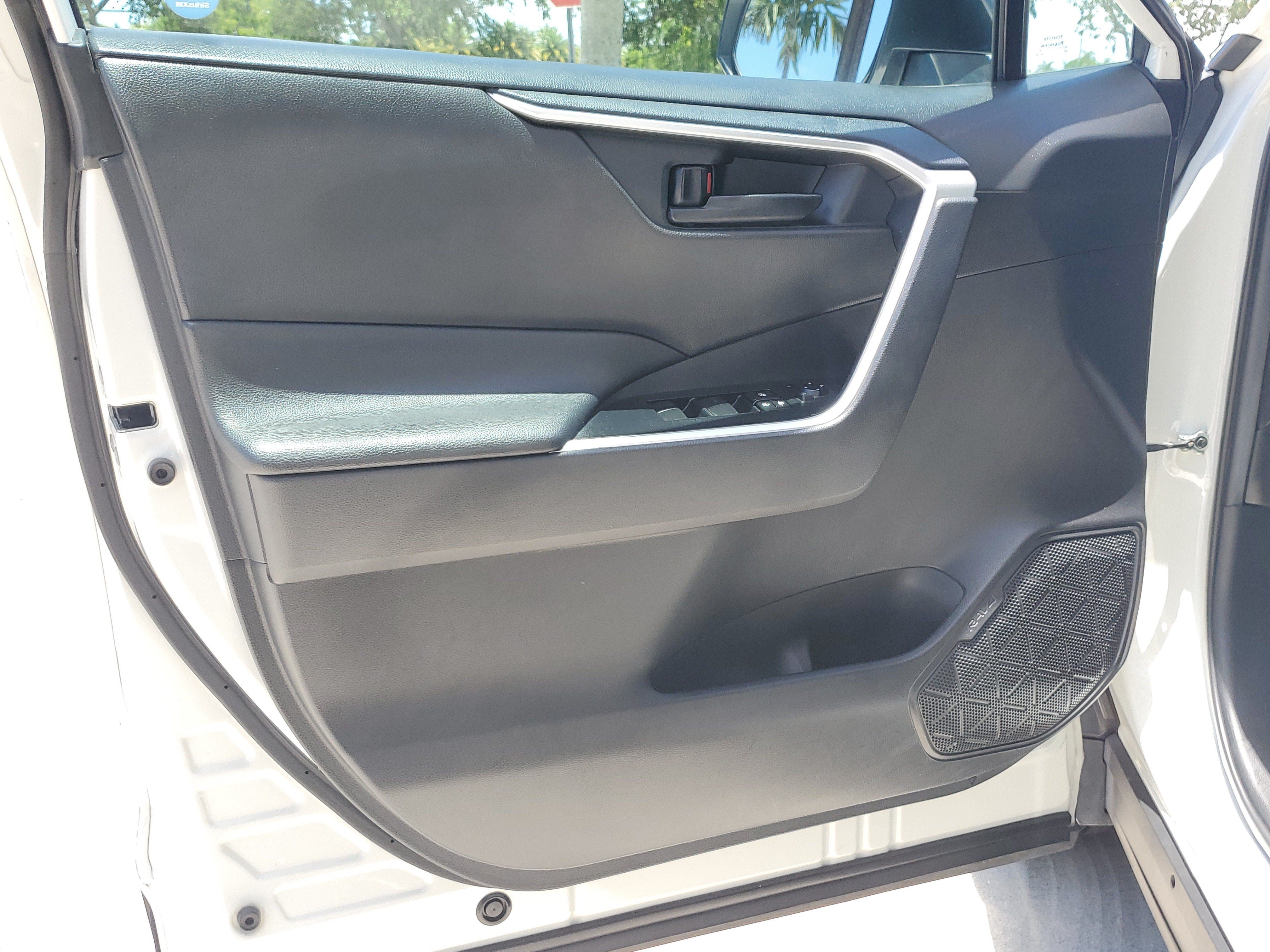 Used 2021 Toyota RAV4 LE FWD image 19