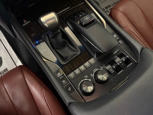 Used 2021 Lexus LX 570 4WD w/ 3rd Row & Luxury Pkg image 39